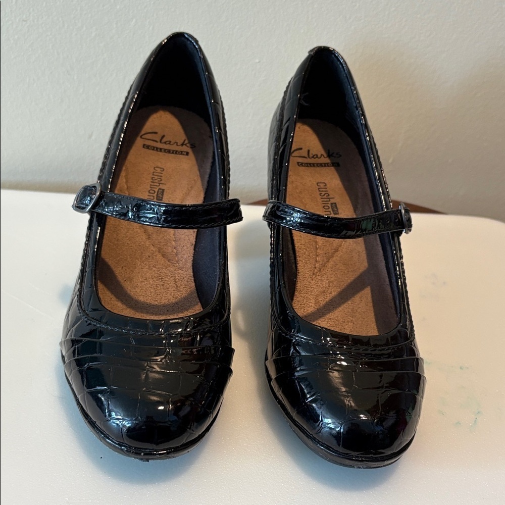 Clarks Collection soft cushion heels
Rounded toe  ankle strap  black patent Croc